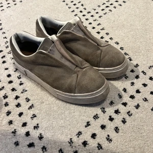 Eytys skor  - Säljer dom för ja inte använder, nypris 2000, skick är 5/10, kan nog komma upp till 7/10 om ni tvättar dom!