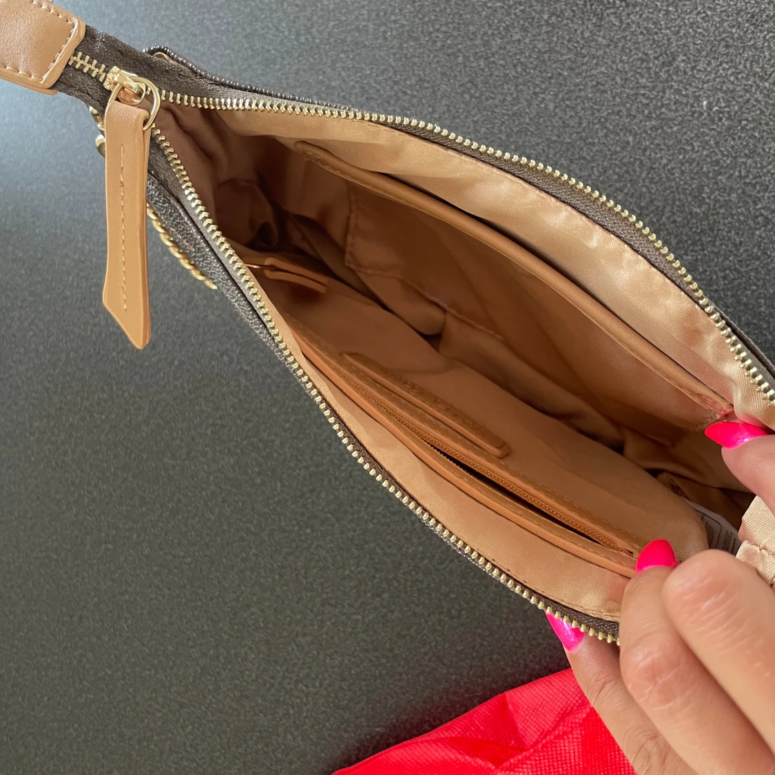 Valentino Väska - 90