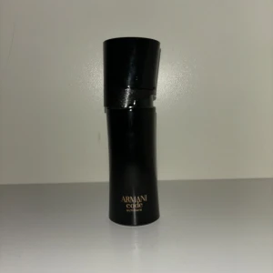 Armani code ultimate - Säljer en sällsynt Armani code ultimate som inte går att få tag i längre. Mängd kvar enligt bild
