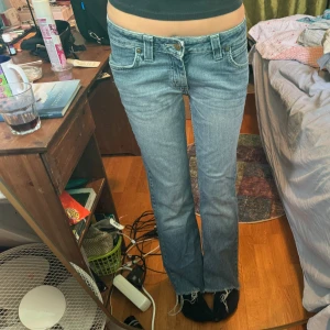 Lågmidjade bootcut jeans - Midja 72 innerben 80❤️