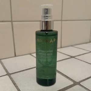 Hickap settingspray GRYM full - Full