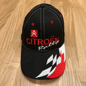 Citroën Rally Keps - Bra kvalitet. Anväd ett fåtal gånger men aldrig blivit svettig eller smutsig. Så gott som ny. One size fits all.