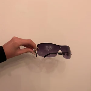 Vintage solglasögon - Säljer nu dessa vintage solglasögon från Nelly!