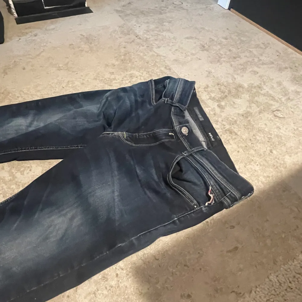 168 cm långa  Ny skick  Slim fit jeans  Finaste modellen av replay. Jeans & Byxor.