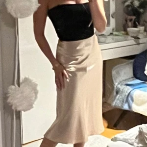 Kjol - Champagne färgad kjol