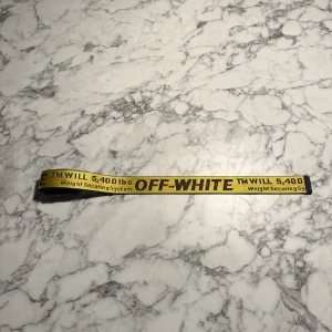 Off-white bälte - Säljer nu mitt bälte då det inte används längre  Skick 8-10 Storlek-110