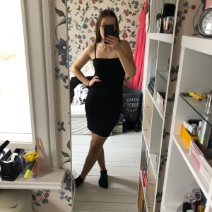 Klänning - Bara använd en gång 🤍 Kostar 300kr som ny