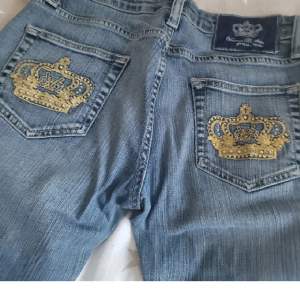 Säljer Victoria Beckham jeans Stl 29 Rock&Republick Midja 35cm Innerben 74cm