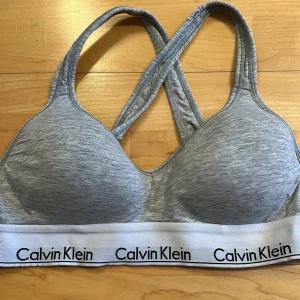 Calvin Klein - Bh/topp från Calvin Klein i storlek S