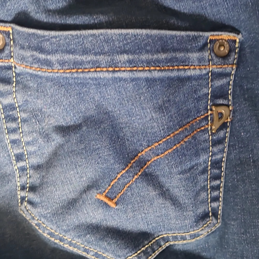 Säljer mina feta dondup jeans som inte kommer till användning. 8/10 skick. Priset är inte hugget i sten. Hör av er vid funderingar😇. Jeans & Byxor.
