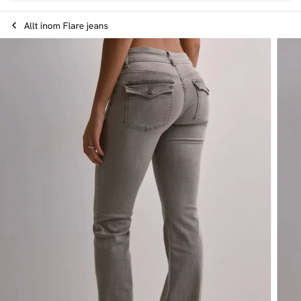 Säljer dessa jeans. Köptes nyligen men har inte användning för de. Köptes för 700kr säljer för 600kr. . Jeans & Byxor.