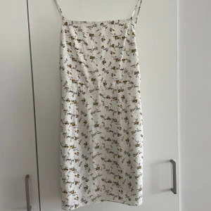 Sommarklänning - Jättefin klänning från Missguided, använd fåtal gånger. Storlek 38🌼