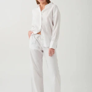 Linnebyxor  - Populära linnebyxor från gina i färgen vit, sällan använda, storlek M💘