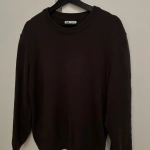 ZARA, Tröja, Strl M - Fint skick. Mörkgrön/brun.
