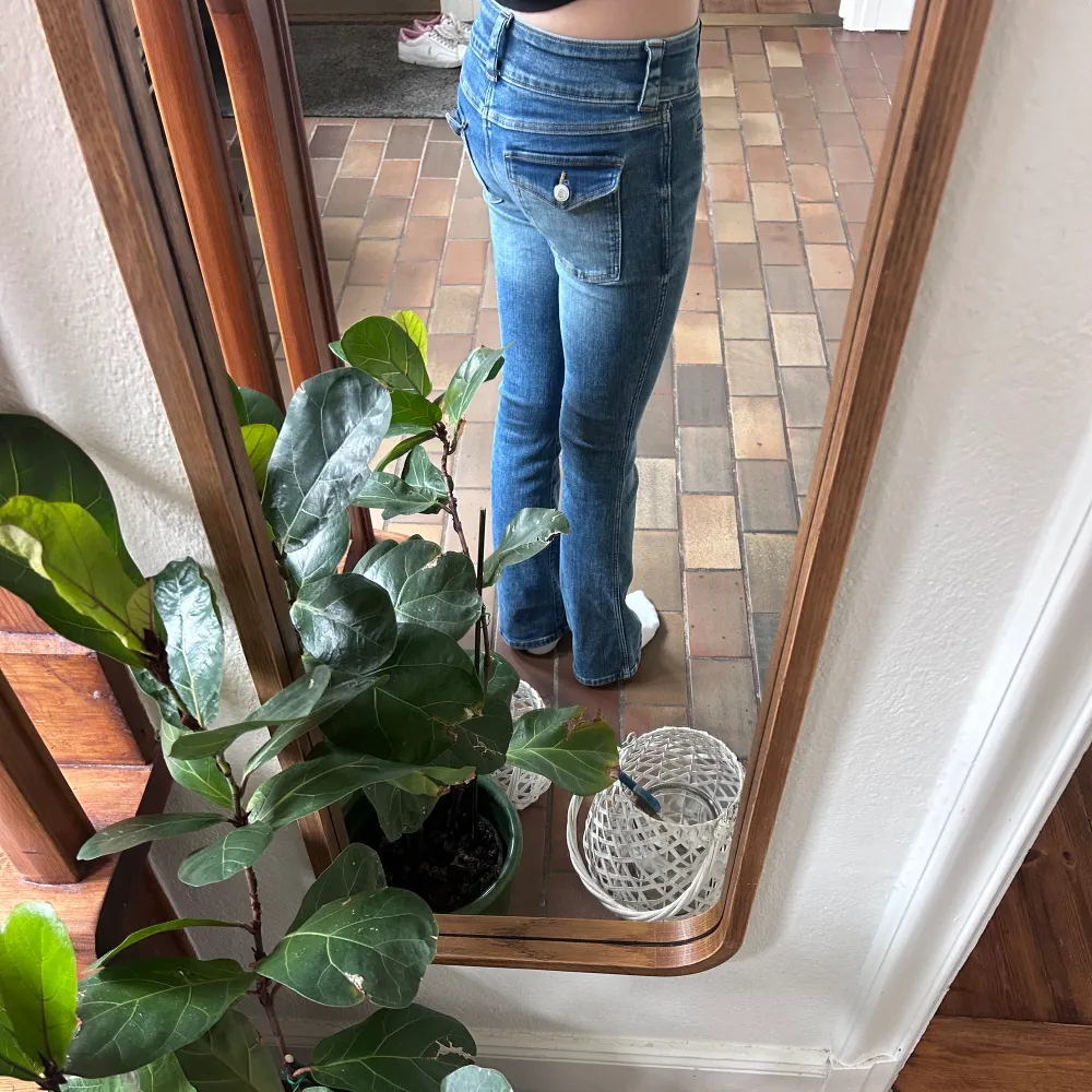 Så fina jeans från HMs barn avdelning i storlek 158-164/xxs-xs tyvärr lite för korta för mig ❤️  Kan diskutera om priset . Jeans & Byxor.