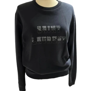 Saint Laurent tröja - Tröja från Saint Laurent i storlek S. Inköpt i Italien 2019. Har endast använt tröjan en gång, så i perfekt skick!