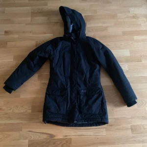 Vinterjacka - North Bend - Vinterjacka i bra skick, storlek 36 men passar även 38