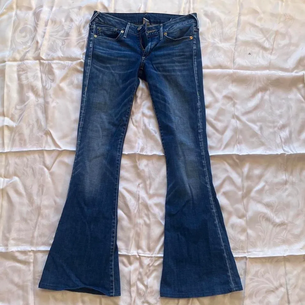 Y2k bootcut true religion jeans. Hela förutom på märket där bak. Jeans & Byxor.