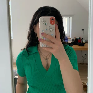 Bodycon dress - Green - Almost new bodycon dress, fits really nicely and stretches to your body!