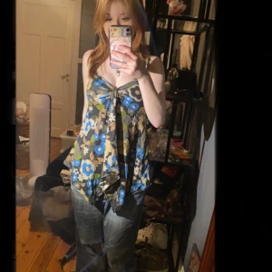 Blommigt linne  - Super söt blommigt linne som är super fint till somamren❤️❤️❤️