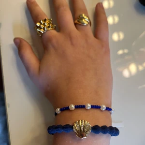 Hemma gjort armband - Hemma gjort armband som är perfekt till sommar! 💕 Kontakta för andra färger 💙