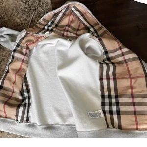 Äkta  - Kvitto finns box allt använ 2 gånger och den funkar men passade inte 