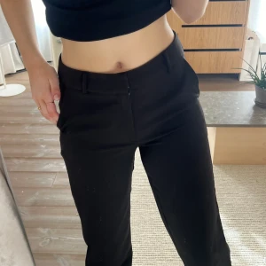 Kostymbyxor  - Kostymbyxor från Madlady. Superfina och aldrig använda. Jag är ca 170💞  Storlek 36/tall Köpare står för frakt!