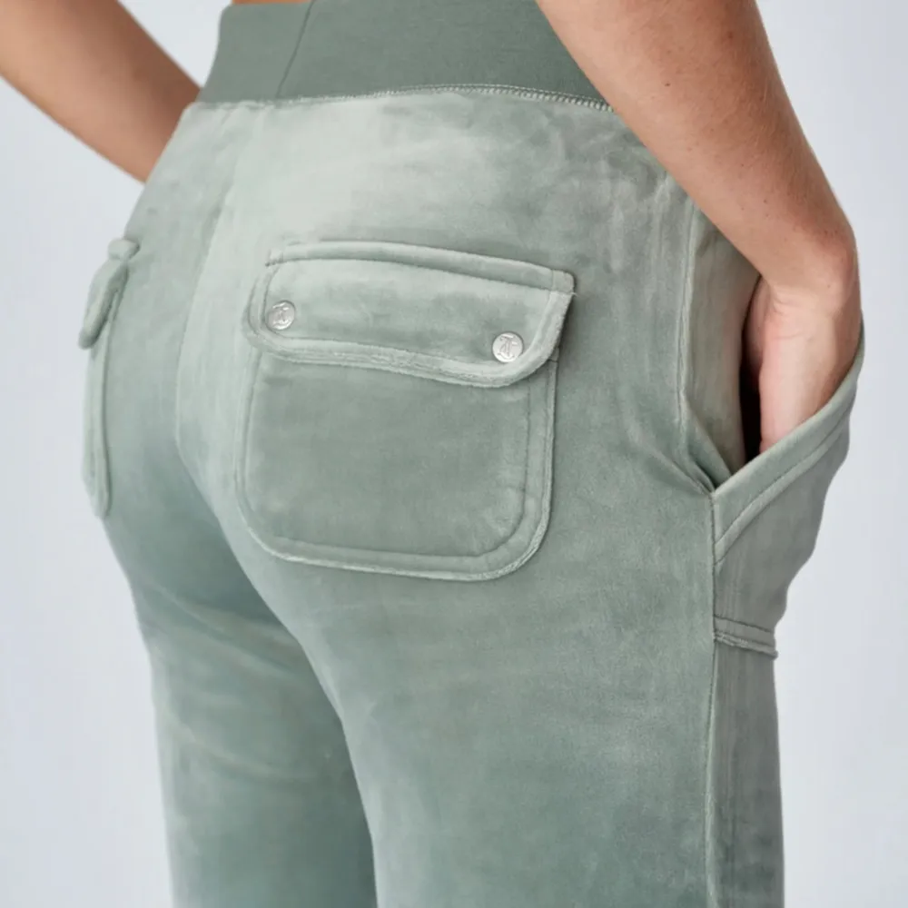 I strl S, dem är lite använda men inget som syns, priset kan diskuteras vid snabb affär🫶🏻. Jeans & Byxor.
