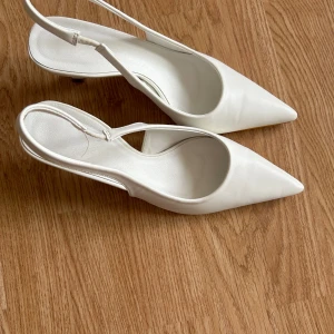 Vita klackskor  - Använda 1 gång.