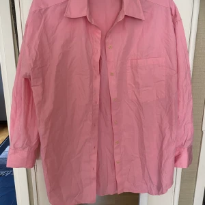 Fin rosa skjorta i storlek S - Storlek S