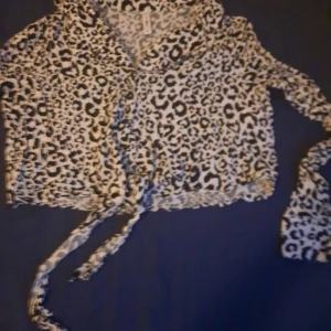 Shirt - En fin tröja som har blivit för liten för mig.