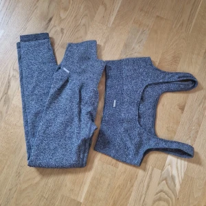 Set från Aimn - Använt några gånger Bh storlek M Tights storlek S