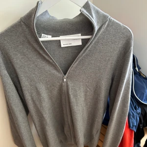 Full zip - Helt oanvänd full zip från Selected homme. Skick 10/10 storlek s men passar även m.