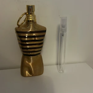 Jean Paul Gaultier le male elixir - Säljer 10 ml sample av min JPG le male elixir.