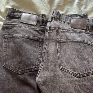 Använda ej slim fit jeans båda är 32/32 150 för båda