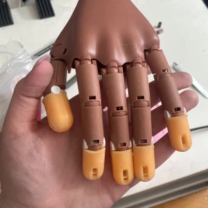 nagel hand - Säljer min övnings hand då jag köpt en ny. Helt i nyskick