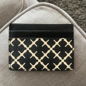 Korthållare från Marlene Birger  - Korthållare från Marlene Birger jättefin som ny använd Max 5 gånger 💞