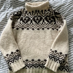 Beige vintage islandströja - Lite nopprig, annars bra skick! 