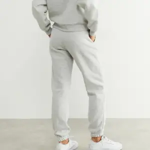 Gina tricot basic sweatpants 💌 Ny pris: 300 kr 💌 Storlek: XS 💌 Lite urtvättad skick (därav priset)