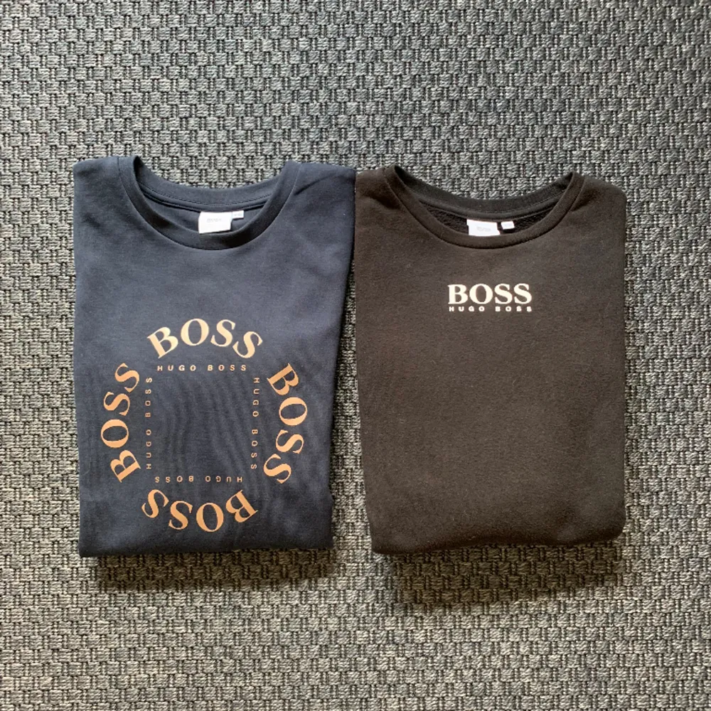 Två Hugo Boss sweatshirts. En marinblå och en svart, storlek 12-xs i bra skick. En för 400kr båda för 700kr. Tröjor & Koftor.