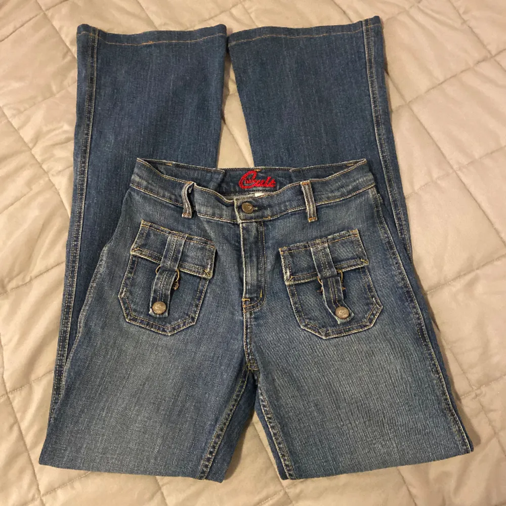 Lågmidjade jeans i fint skick!🖤 Storlek 29 men passar xs/s🖤. Jeans & Byxor.