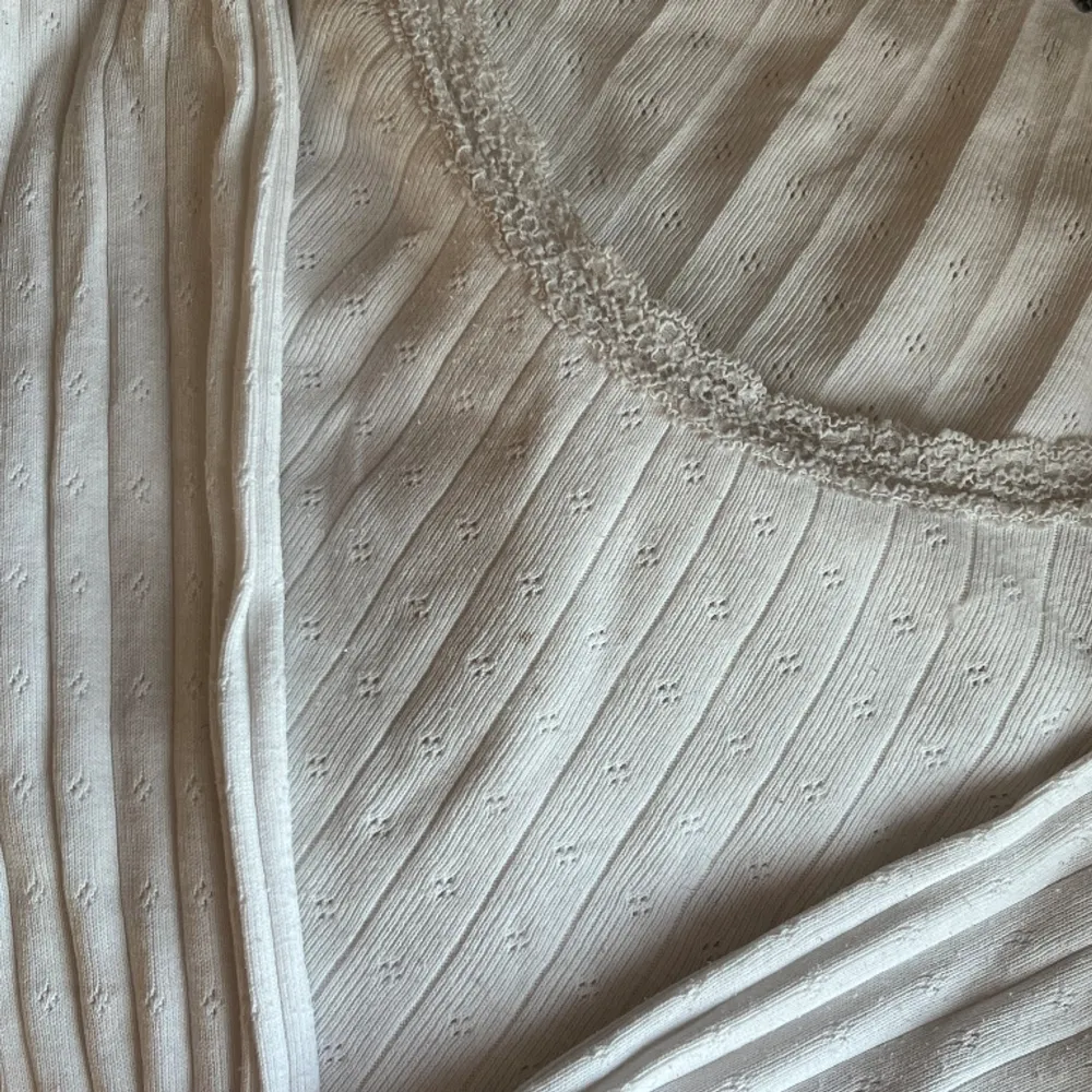 Söt långärmad tröja från brandy Melville, används inte längre💗. Tröjor & Koftor.