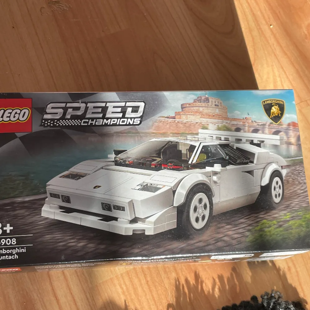 byggt sett, kommer med bruksanvisning och kartong (och bil såklart!!) lego speed champions Lamborghini Countach. Övrigt.