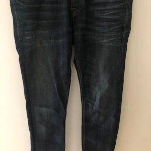 Slim fit jeans  - Hej jag säljer mina slim fit jeans dom är ny skick och det är storlek 31 34.det är bara att skriva om ni har några funderingar!