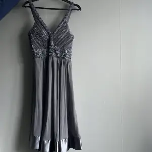 Grå klänning från vila i storlek M. Köpt för 499