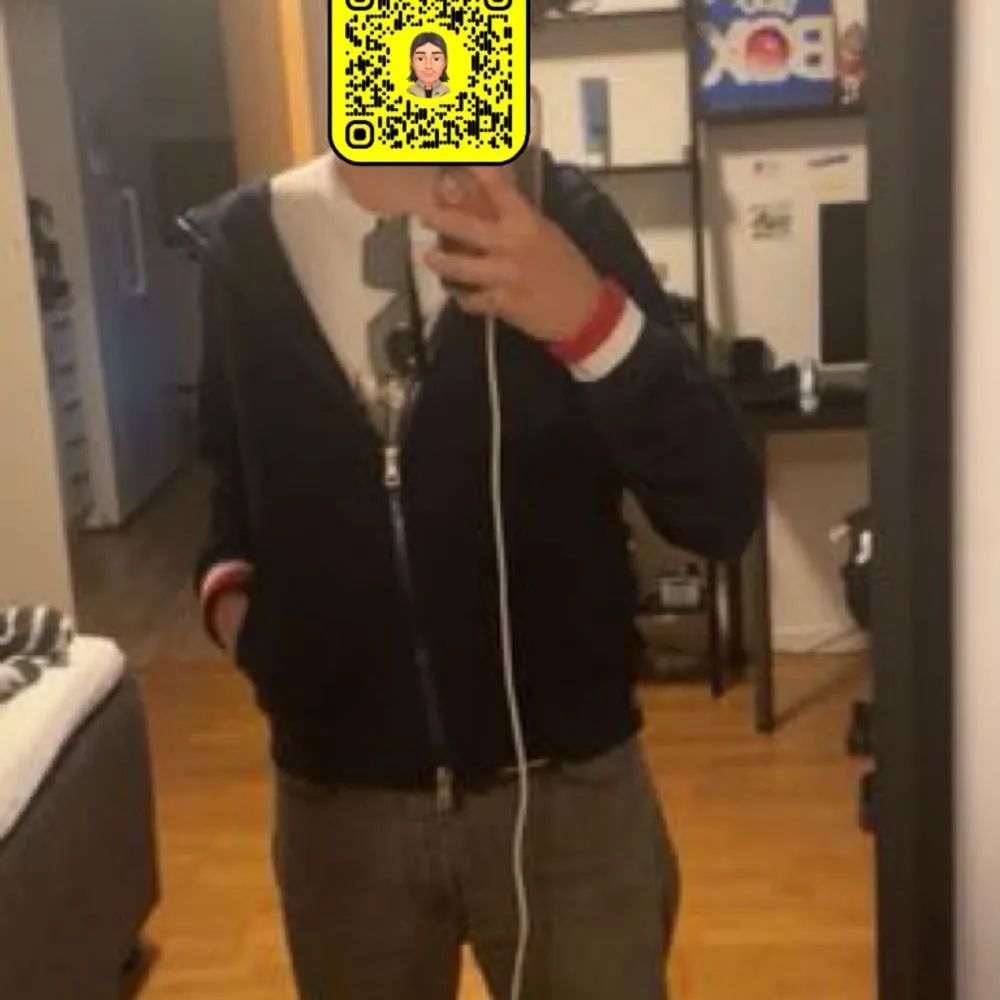 Bra skick men dåliga bilder. Hoodies.