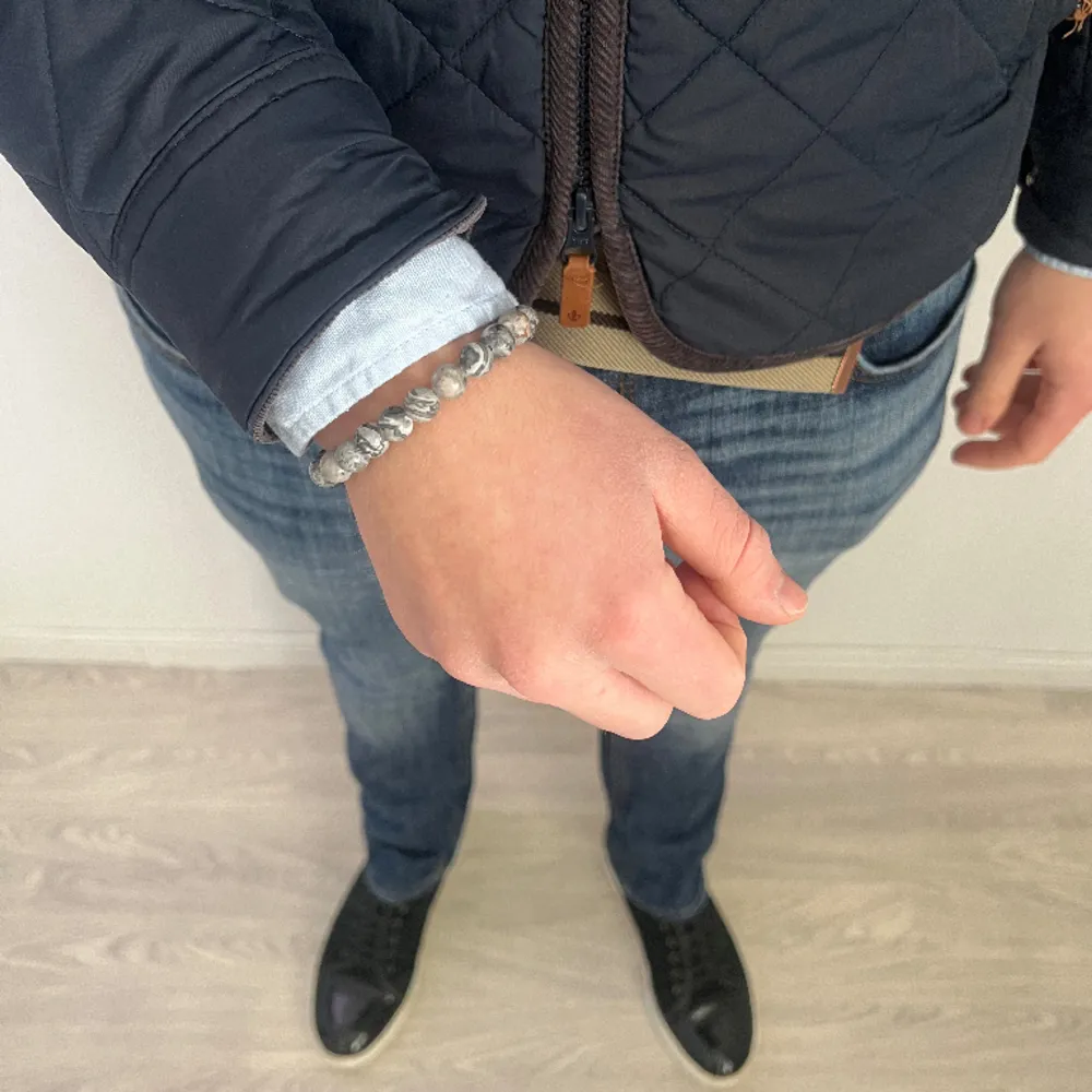 Sten armband hämta hem sommarens grischigaste armband Skriv i meddelande om ni vill köpa fler produkter på samma order så löser vi de . Accessoarer.