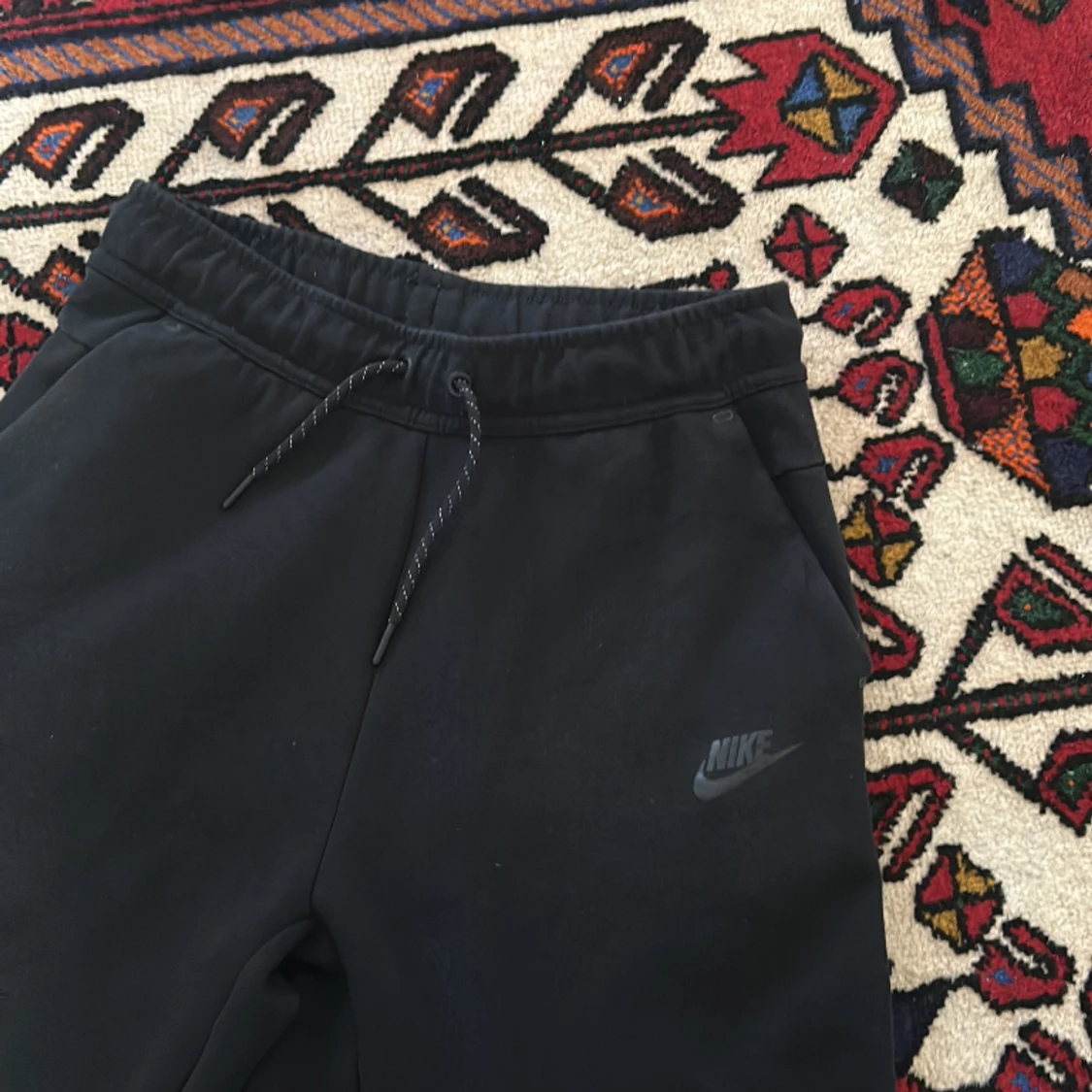 Svarta Nike tech shorts  - 90
