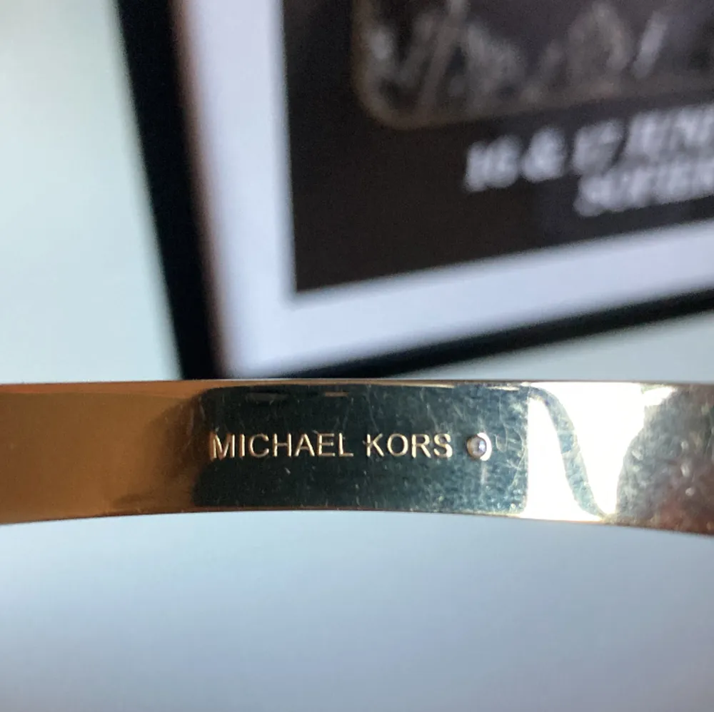 Så fint armband från Michael kors, köpt här på plick.  Prisförslag? . Accessoarer.