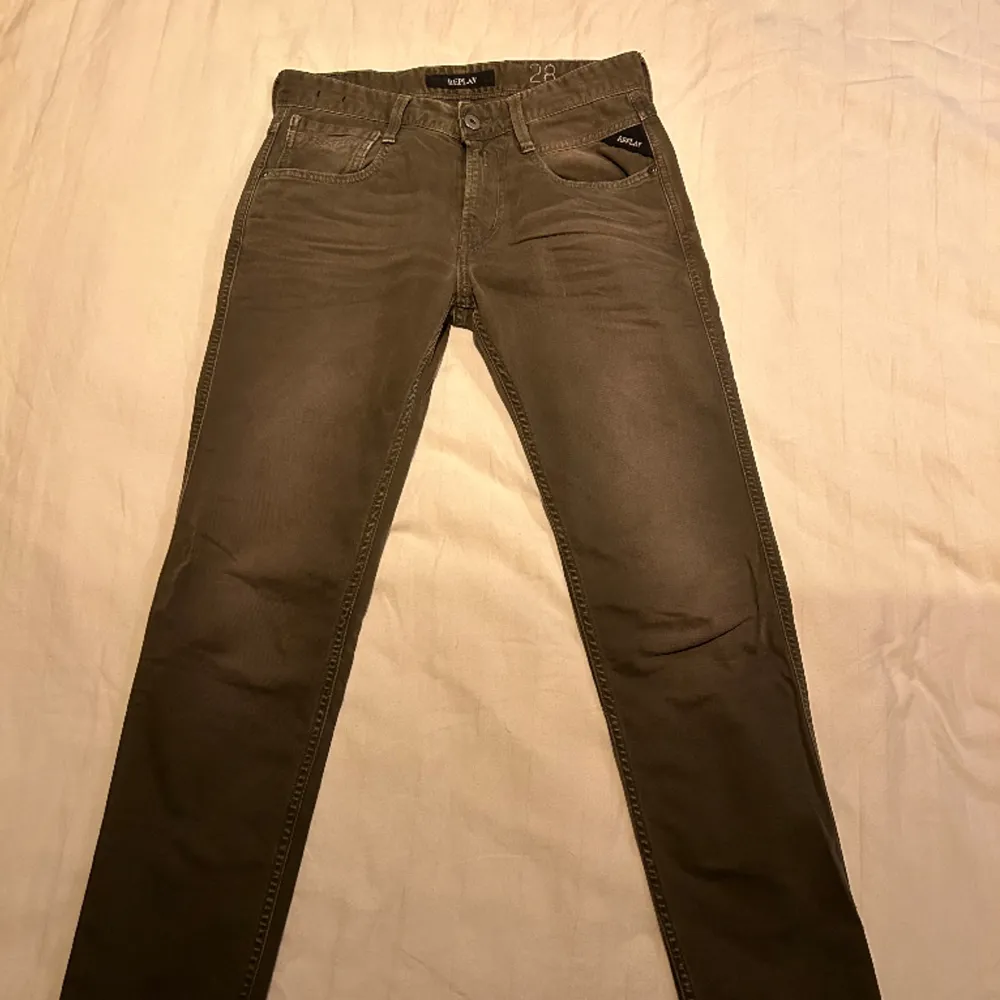 Säljer dessa unika anbass jeans från replay. Köpta på Ströms i Göteborg. Hör av er vid frågor!. Jeans & Byxor.